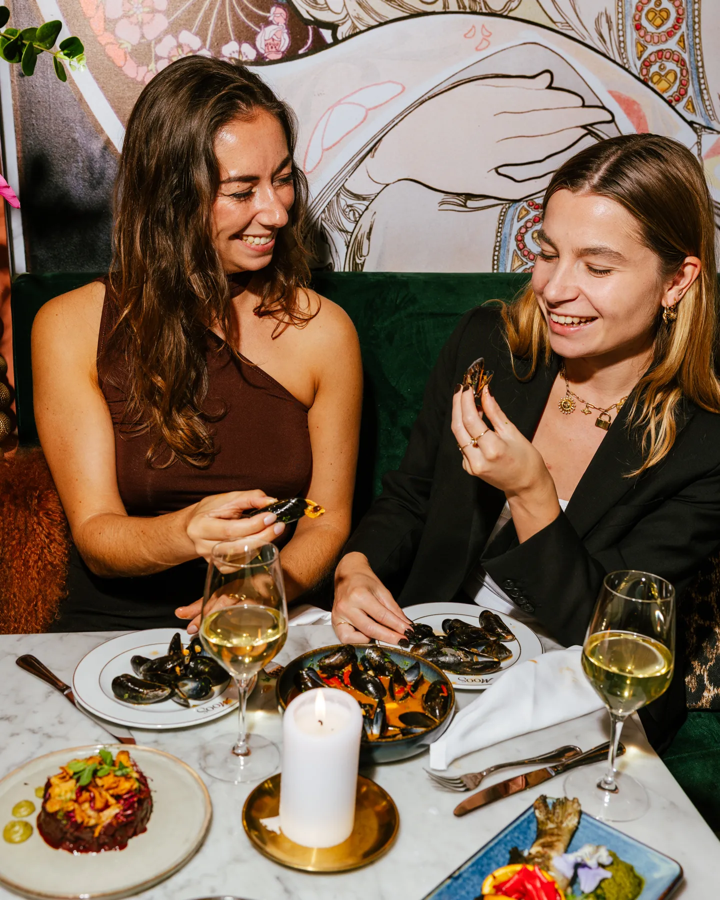 Feestelijk gedekte tafel voor een particuliere viering